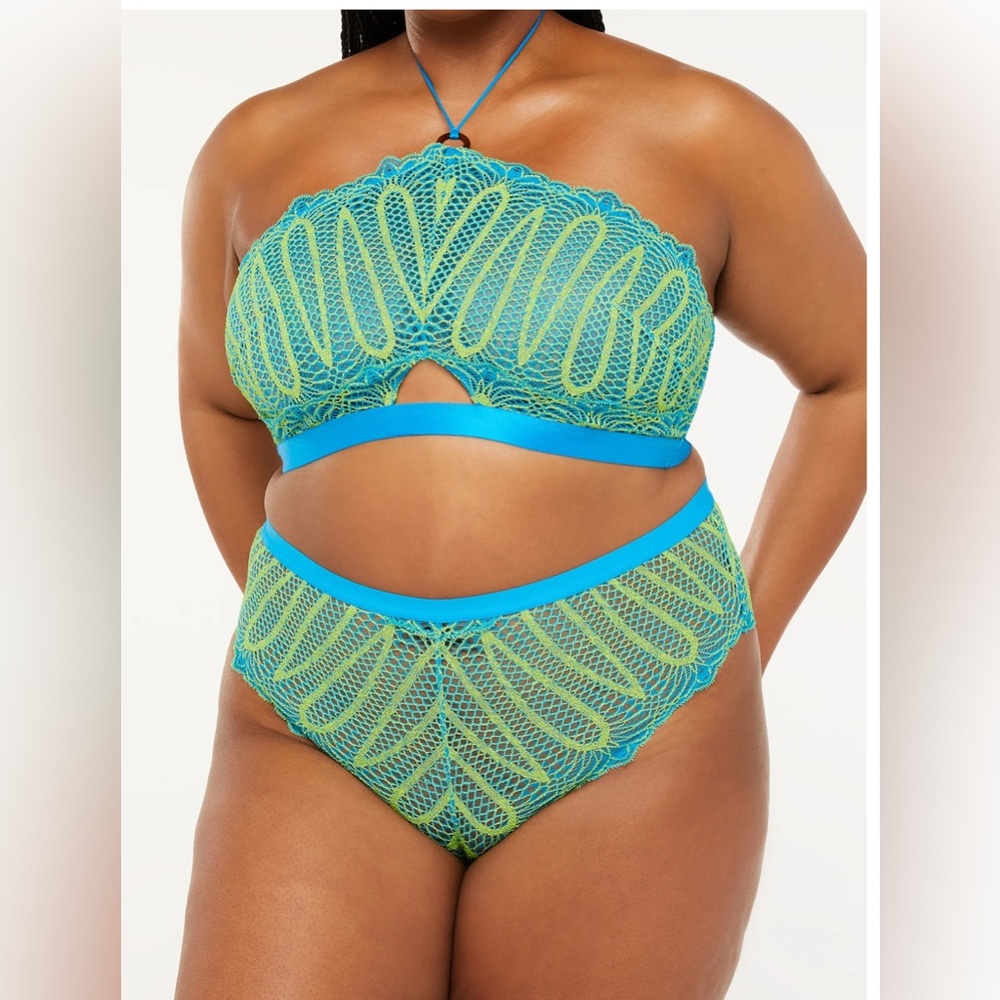 New. Savage X Fenty Stranded in Lace Crochet Hipster Bra Set.